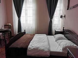 Гостевой дом Zira Residence Брашов Улучшенный номер с кроватью размера «queen-size»-1